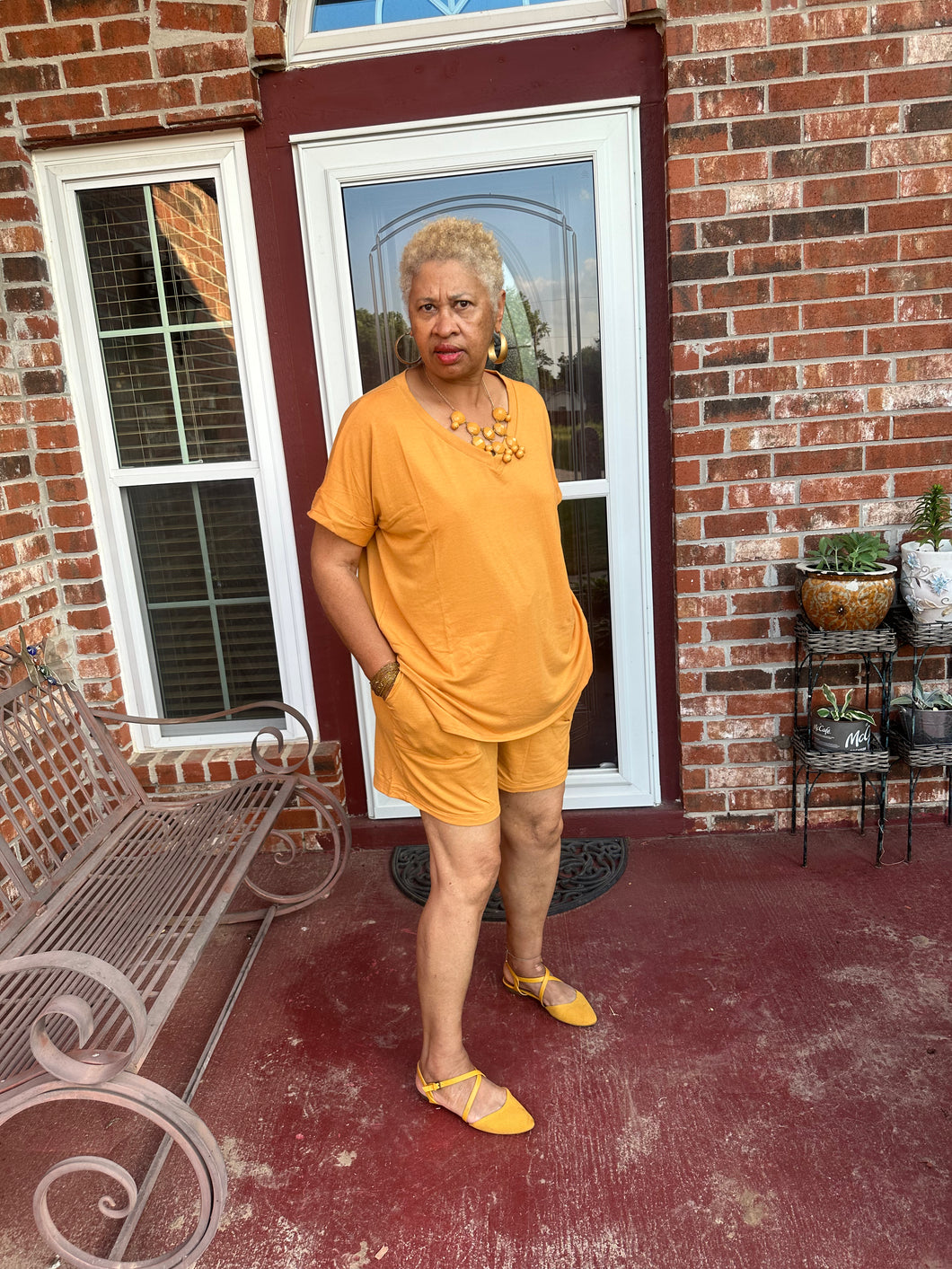 CURVY GOLD CUTE & CASUAL SHORT SET