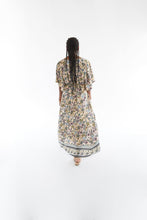Load image into Gallery viewer, FLORAL SWING DRESS
