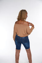Load image into Gallery viewer, DEEP CAMEL EFFORTLESS TOP
