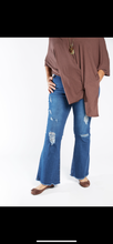 Load image into Gallery viewer, CURVY GIVIN&#39; VIBES JEAN
